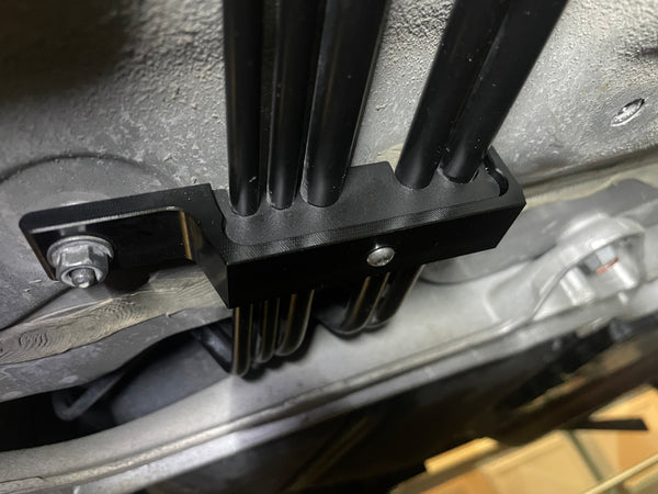 R35 GTR billet fuel bracket set.